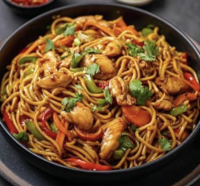 Tallarín saltado de pollo